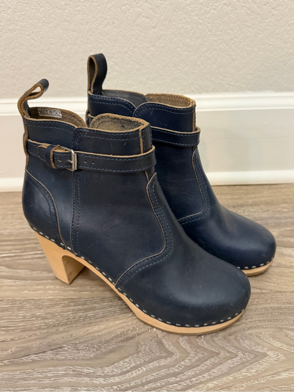 Swedish Hasbeens Navy Blue Heeled Leather Ankle Bootie Clog Womenโs 37